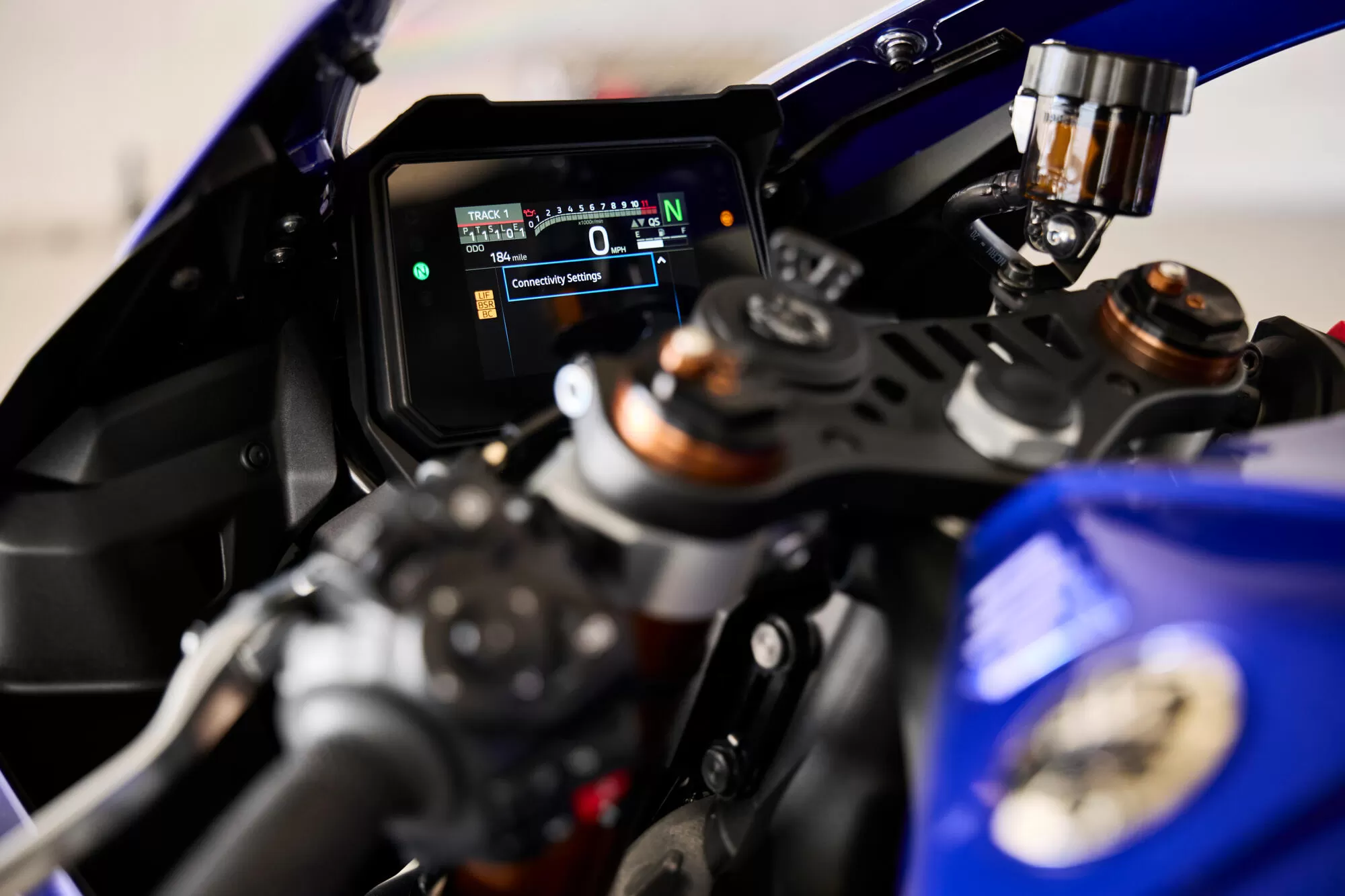 Yamaha 2025 R9 Display Close